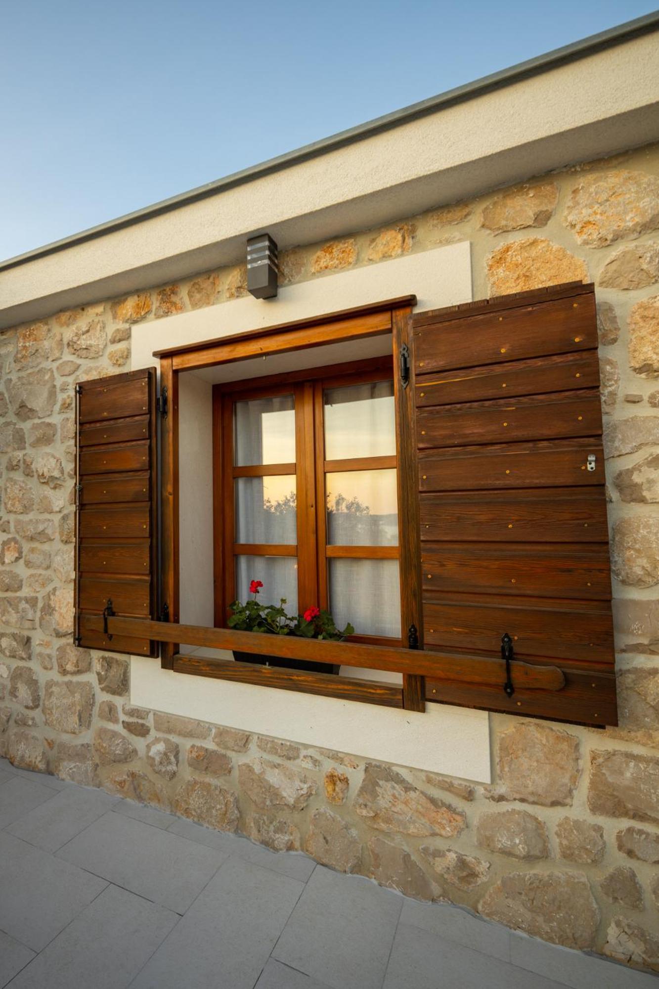 Holiday Home Svemir Drage Exteriér fotografie