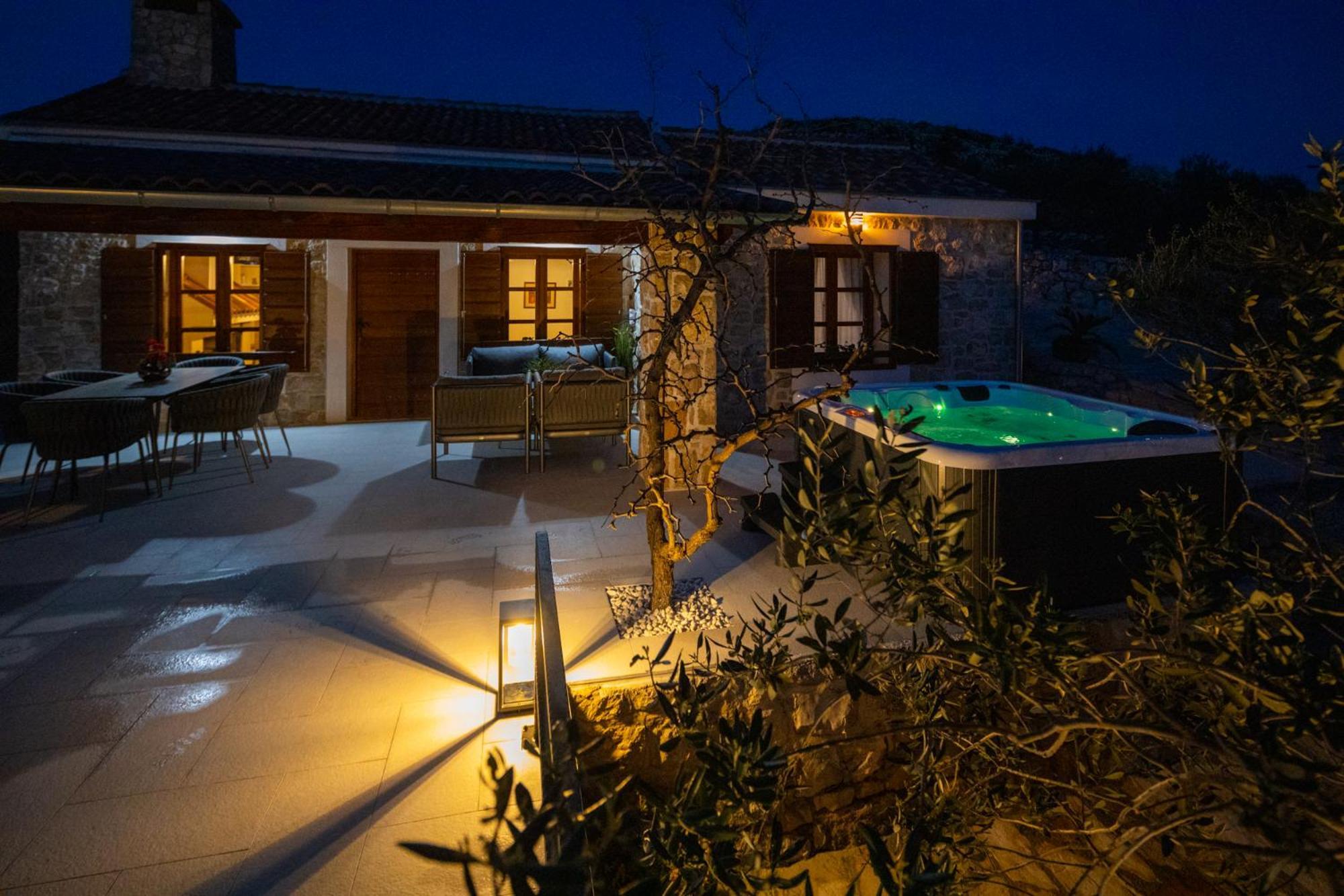 Holiday Home Svemir Drage Exteriér fotografie